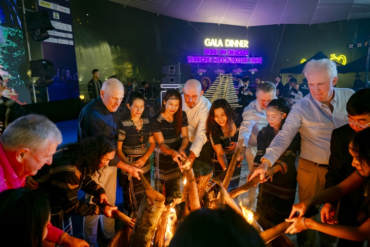 Các huyền thoại golf ấn tượng trước văn hóa đặc sắc khi dự Vietnam Legends Championship - Ảnh 3.