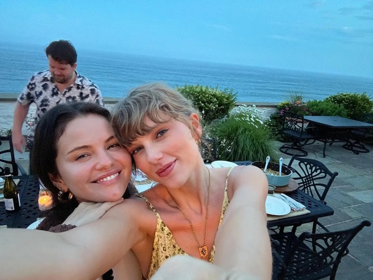 Lý do Taylor Swift từ chối khách sạn 3.500 USD/đêm khi dự đám cưới Selena Gomez? - Ảnh 1.