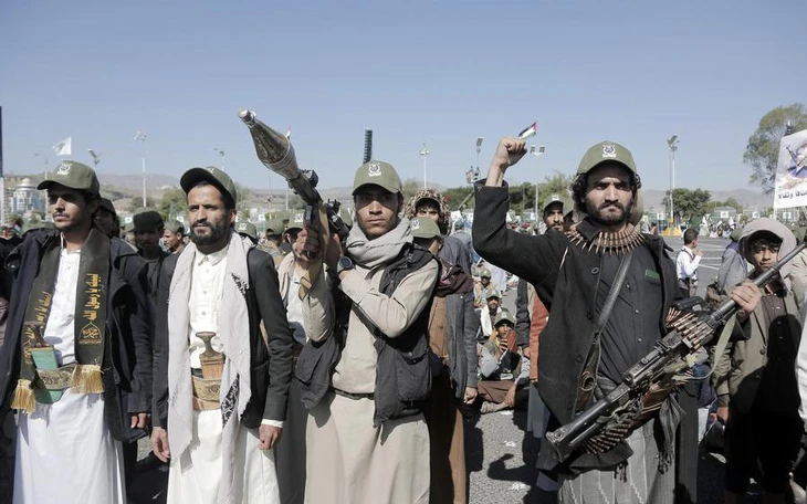 Israel tiến hành không kích mục tiêu quân sự của Houthi ở Yemen - Ảnh 2.