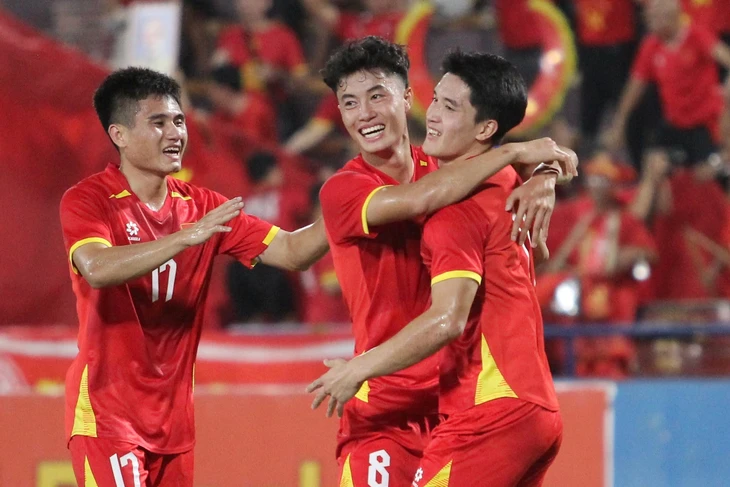 Bỏ lỡ nhiều cơ hội, U23 Việt Nam có chiến thắng nhẹ nhàng 2-0 trước Bangladesh - Ảnh 1.