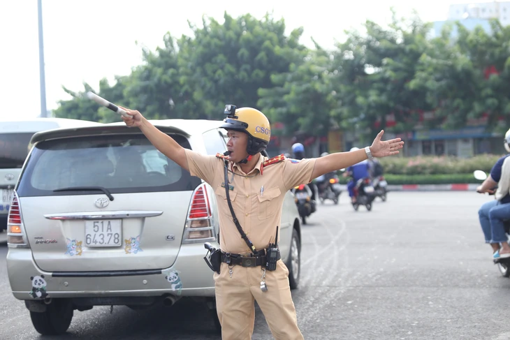 kẹt xe - Ảnh 8.