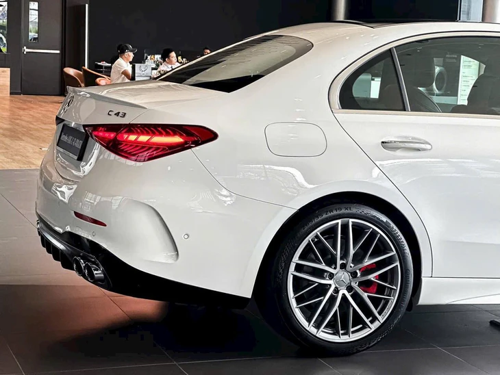 Mercedes-AMG C 43 - Ảnh 7.