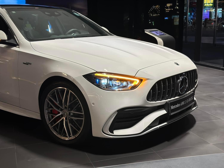 Mercedes-AMG C 43 - Ảnh 6.