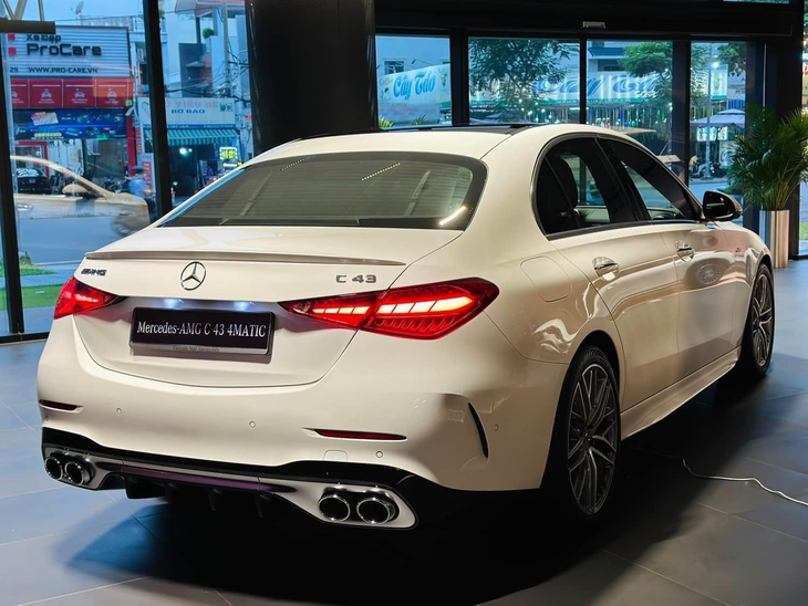 Mercedes-AMG C 43 - Ảnh 5.