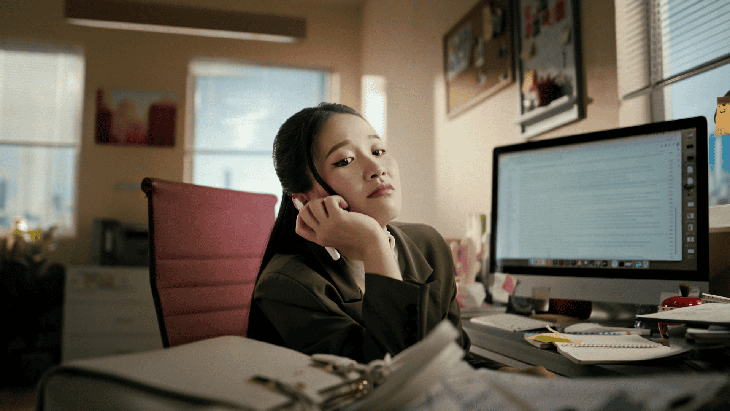 Càng làm được việc, càng bị 'dí’ thêm việc mà lương chẳng tăng, trọng dụng hay tận dụng? - Ảnh 1.