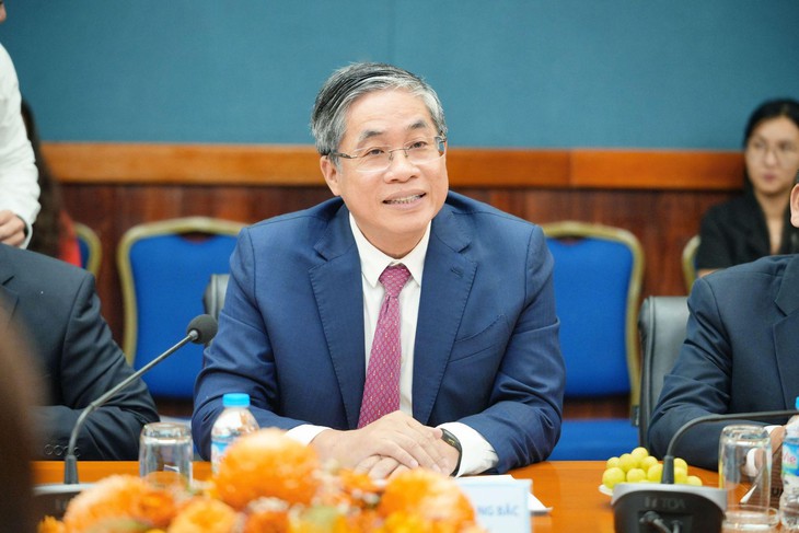 Long Châu hợp tác chiến lược cùng Bệnh viện Đại học Y Dược, nâng tầm chăm sóc sức khỏe cho cộng đồng - Ảnh 3.