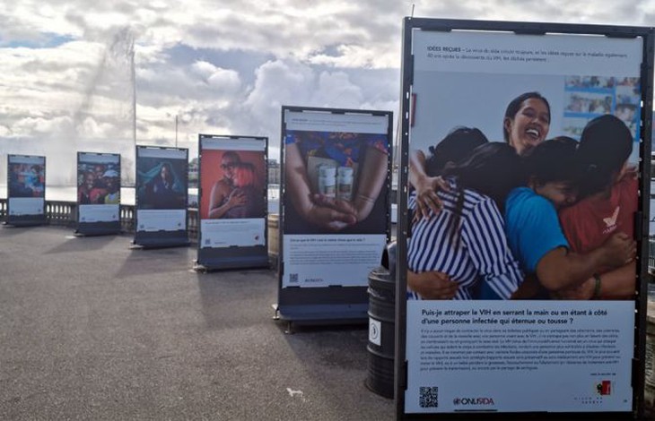 UNAIDS trưng bày áp phích tại Geneva để phá bỏ định kiến về HIV/AIDS - Ảnh 1. UNAIDS trưng bày áp phích tại Geneva xóa bỏ những thông tin sai lệch về HIV/AIDS - Ảnh 1.