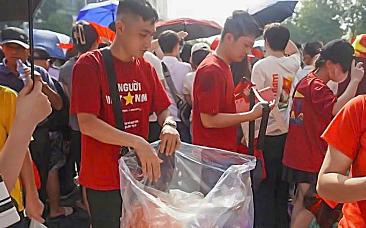 Càng đông vui, càng văn minh được không? - Ảnh 1. Càng đông vui, càng văn minh được không? - Ảnh 1.