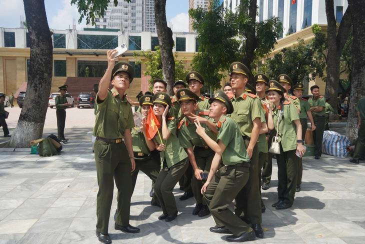 Chiến sĩ A80 trở về 'khối đi học', kể lại hành trình đầy cảm xúc - Ảnh 4. A80 - Ảnh 4.