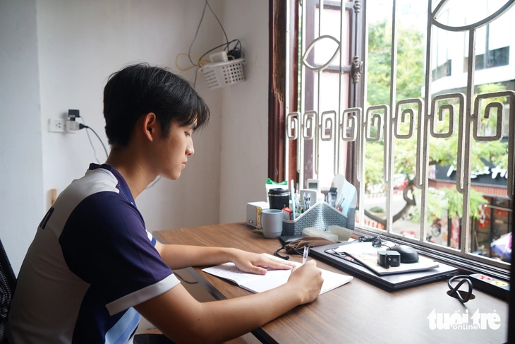 Người mẹ kế thương con chồng, cậu bé bị bỏ trước cổng chùa nay trúng tuyển Bách khoa Hà Nội - Ảnh 5.