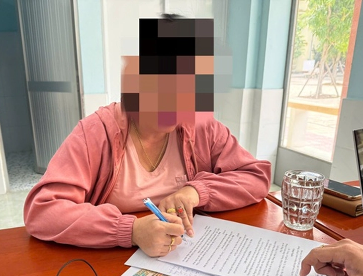 Cơ quan công an làm việc với 2 người đăng tin sai sự thật, chống dùng xăng E10 - Ảnh 1.