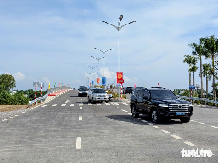 Khánh thành 2 tuyến giao thông quan trọng phía Đông tỉnh Gia Lai- Ảnh 2.