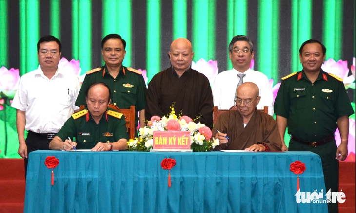 Phó bí thư Nguyễn Phước Lộc: Tôn giáo đóng góp tích cực vào đời sống xã hội, kinh tế, quốc phòng - Ảnh 1.