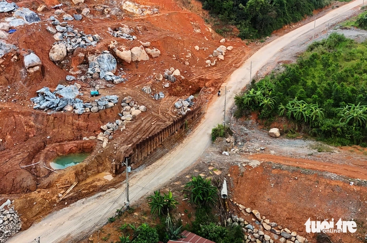 Nguy cơ sạt lở ở nhiều tuyến đèo vào Lâm Đồng - Ảnh 3.