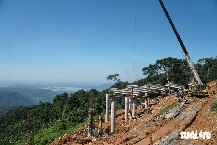 Nguy cơ sạt lở ở nhiều tuyến đèo vào Lâm Đồng - Ảnh 4.