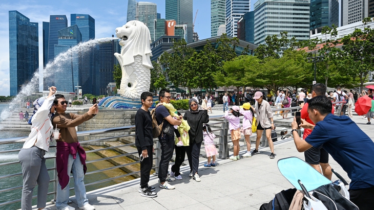 Nhập cư và 'xã hội siêu già' ở Singapore - Ảnh 1.