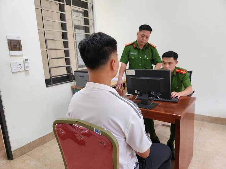 Xử phạt nam thanh niên dùng AI tạo ảnh giả tung tin có tàu lạ trôi dạt vào Lào Cai - Ảnh 3.