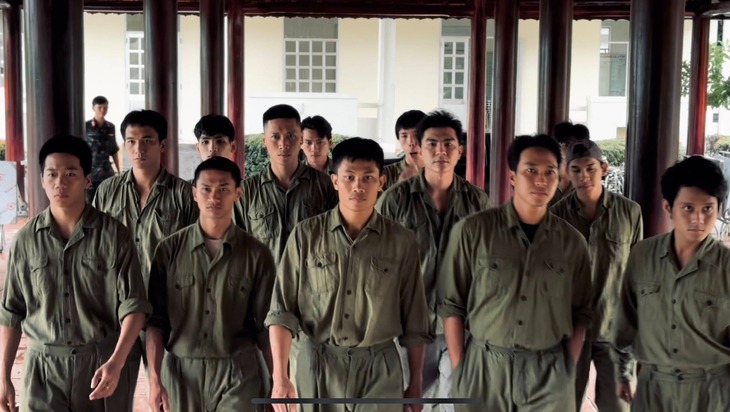 Từ 'Mưa đỏ' và 'Tử chiến trên không': Thời của dàn diễn viên hùng hậu - Ảnh 2.