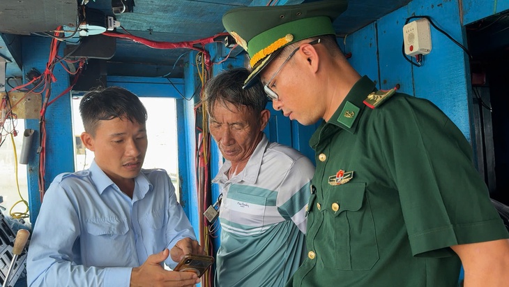 Ngư dân bỏ thủ tục giấy, chuyển sang ‘nhật ký điện tử’ khi ra khơi - Ảnh 3.