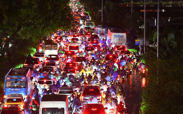 Tổng Bí thư Tô Lâm: Không để người dân ảnh hưởng mưa lũ bị đói, rét, không có chỗ ở - Ảnh 2.