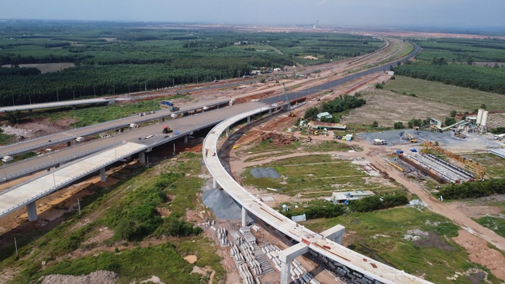Đồng Nai đặt mục tiêu bứt phá hạ tầng, khai thác lợi thế sân bay Long Thành - Ảnh 1.