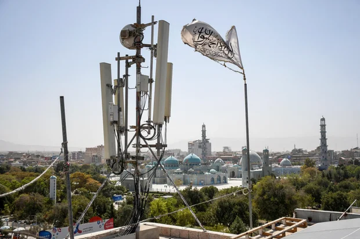 Taliban cắt toàn bộ Internet ở Afghanistan, đẩy người dân vào ‘vùng mù thông tin’ - Ảnh 1.