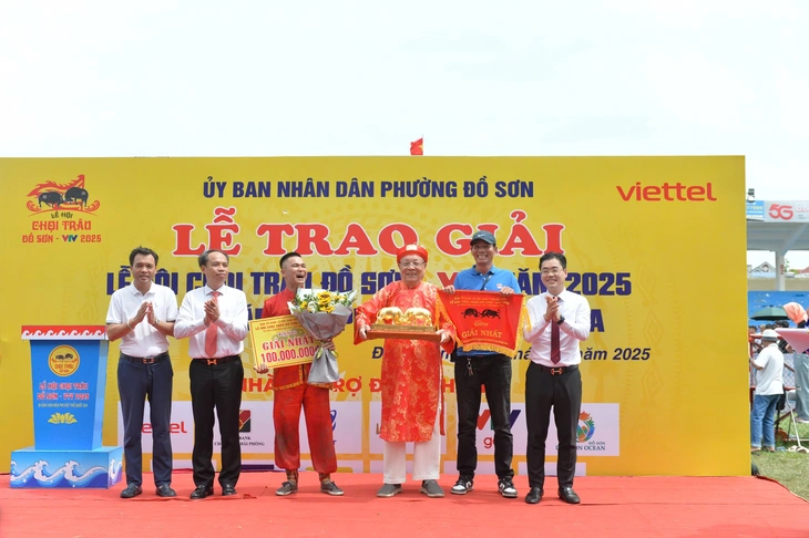 Trâu số 06 giành chức vô địch lễ hội chọi trâu Đồ Sơn 2025 - Ảnh 6.