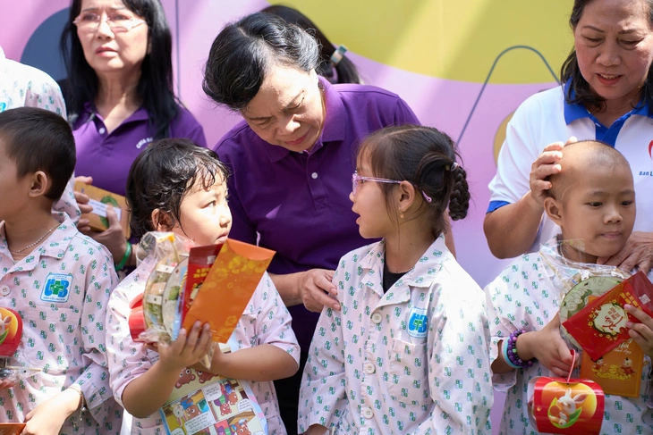 Trung thu mơ ước cho bệnh nhi ung thư, trẻ khó khăn - Ảnh 5.