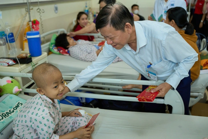 Trung thu mơ ước cho bệnh nhi ung thư, trẻ khó khăn - Ảnh 2.