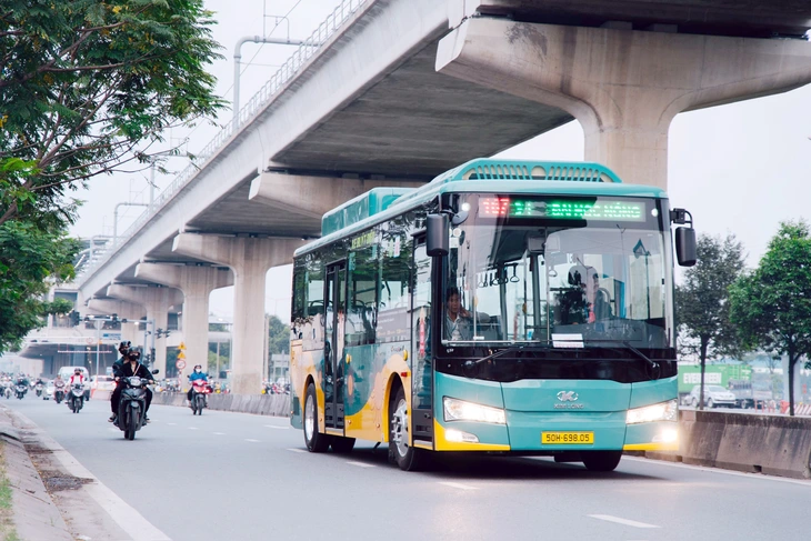TP.HCM: Bãi giữ xe ở nhà ga metro số 1 thường xuyên 'cháy chỗ' - Ảnh 4.