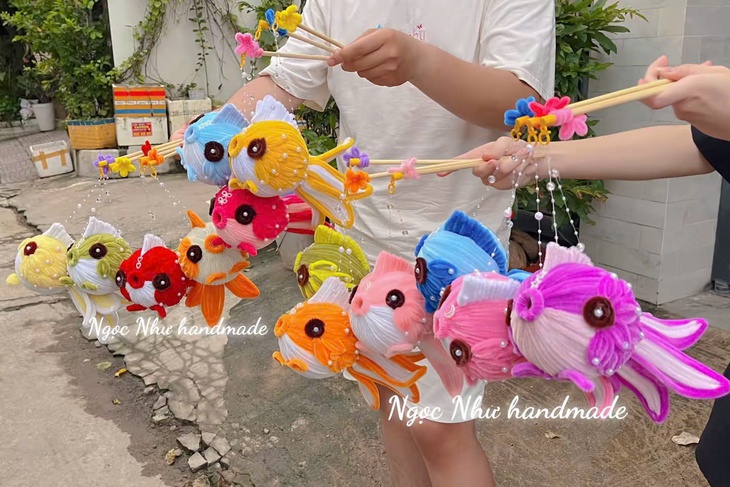 Làm lồng đèn kẽm nhung bán Tết Trung thu, cô gái gen Z thu khoảng 60 triệu đồng/tháng - Ảnh 4.