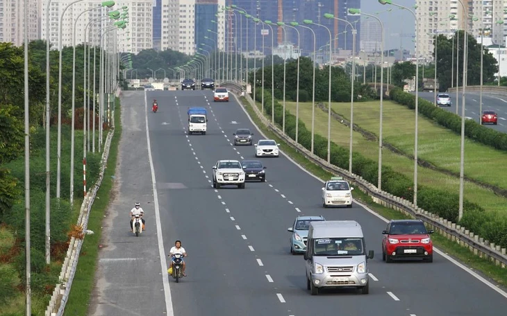 Kiểm tra việc cây xanh đô thị trồng sát mặt tiền nhà dân - Ảnh 4.
