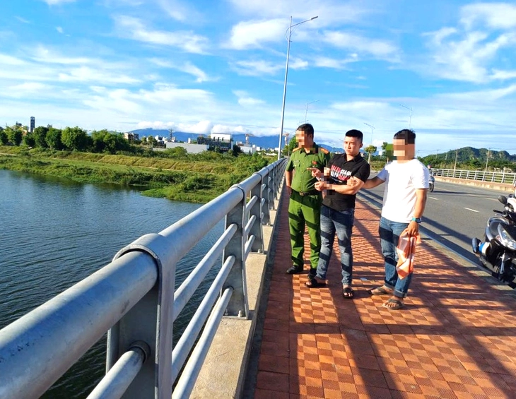 Nhóm chuyên cướp giật tài sản du khách tại Đà Nẵng sa lưới- Ảnh 3. cướp giật - Ảnh 3.
