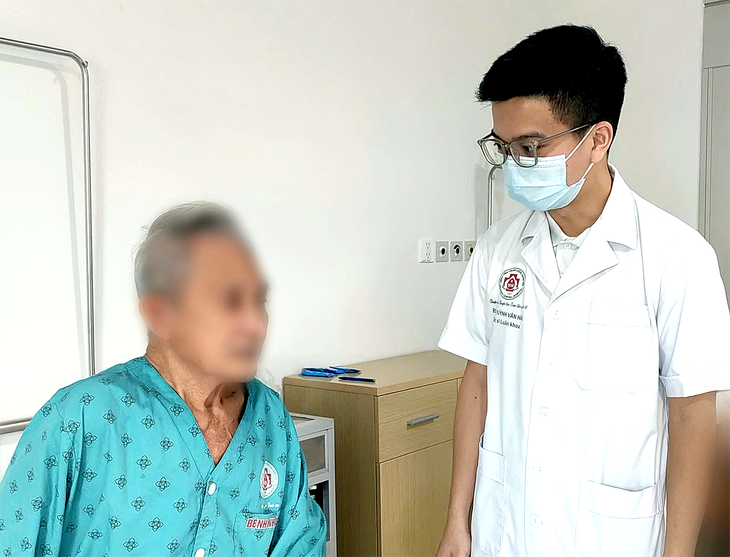 Nguy kịch sau khi tự nặn mủ ở ngón chân - Ảnh 1.