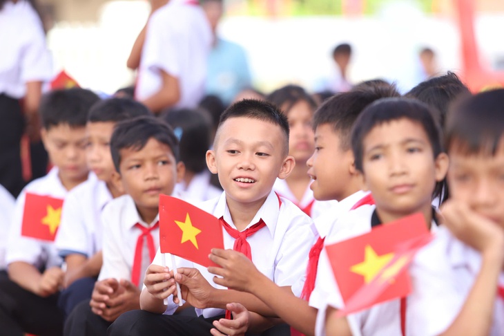 Bộ trưởng Bộ GD-ĐT Nguyễn Kim Sơn: Năm học mới bận rộn nhưng đầy niềm vui - Ảnh 3. Năm học mới - Ảnh 2.