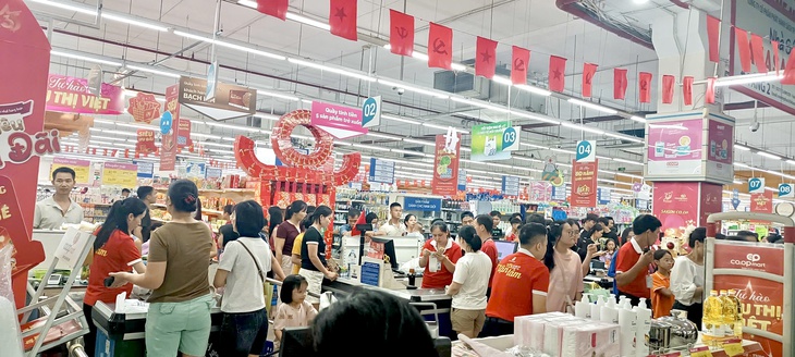 Co.opmart tặng hơn 10.000 hộp sữa miễn phí cho học sinh nhân dịp khai giảng - Ảnh 1.