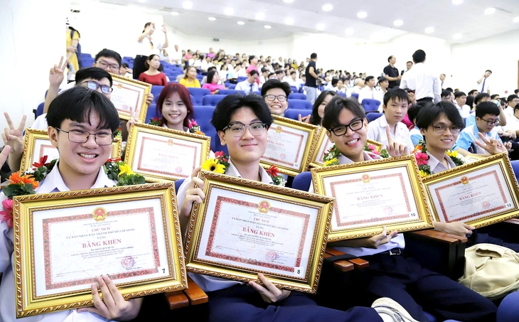 TP.HCM ra quy định về thi chọn đội tuyển học sinh giỏi sau sáp nhập - Ảnh 1.