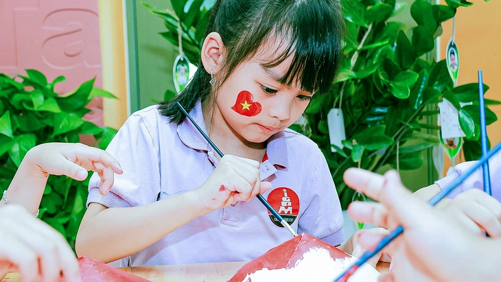 Chào mừng năm học mới 2025-2026: Nhiều quyết sách có lợi cho học sinh - Ảnh 1.