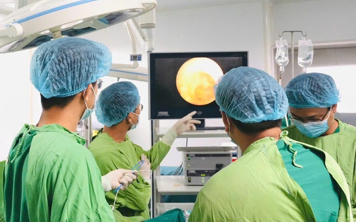 Cảnh sát giao thông 'hộ tống' sản phụ sắp sinh trên cao tốc Cam Lâm - Vĩnh Hảo đến bệnh viện an toàn - Ảnh 2.