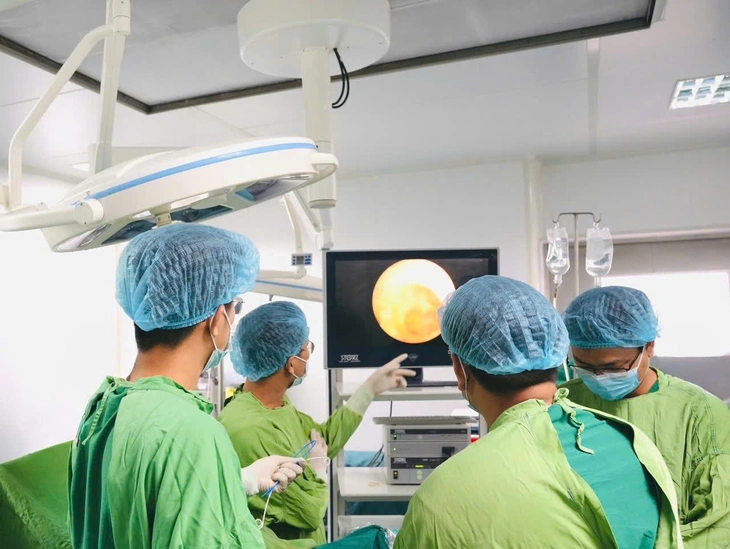 Kịch tính trong phòng mổ, cứu sống sản phụ mắc nhau cài răng lược cực kỳ nguy hiểm - Ảnh 1.
