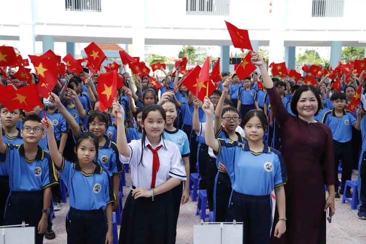 TP.HCM không nhận hoa mừng khai giảng, Hiệp hội Hoa Đà Lạt kiến nghị cân nhắc - Ảnh 1.