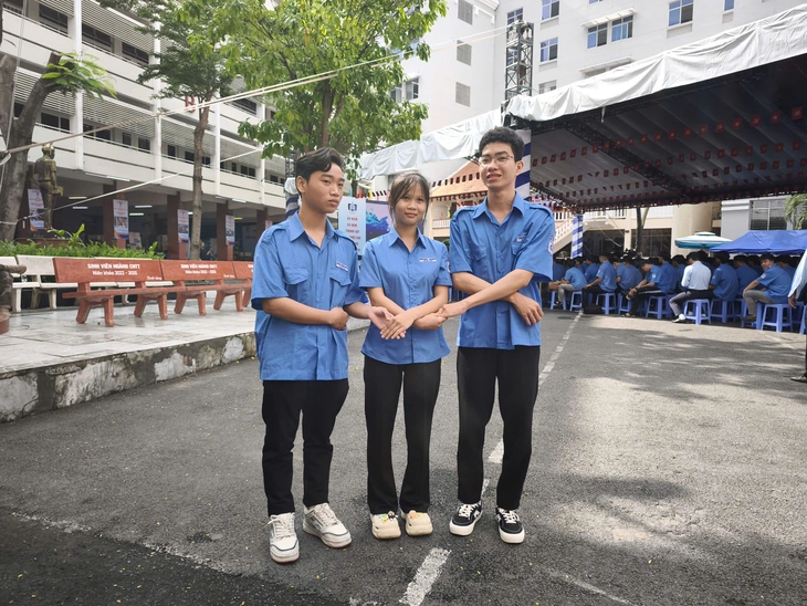 Thủ khoa gây bất ngờ lễ khai giảng: Điểm tốt nghiệp điểm 'cao ngút' vẫn chọn học cao đẳng- Ảnh 2. cao đẳng - Ảnh 2.