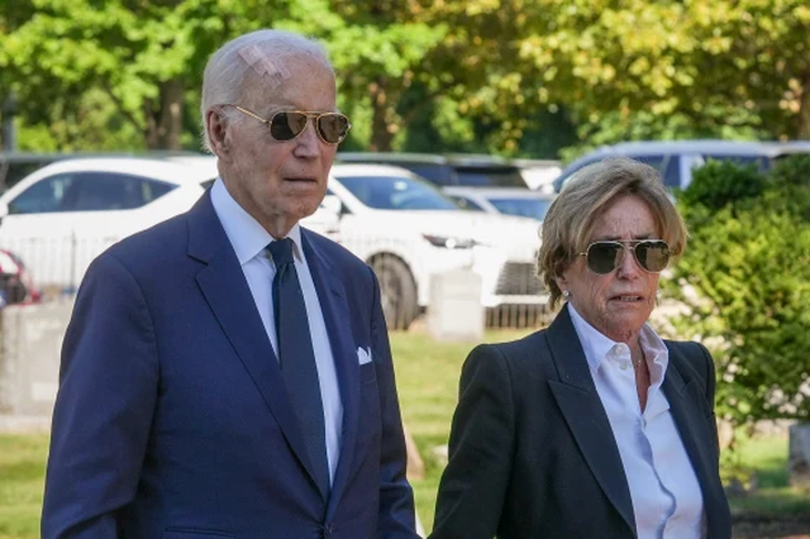 Ông Biden gây chú ý với vết thương lớn trên đầu - Ảnh 1.