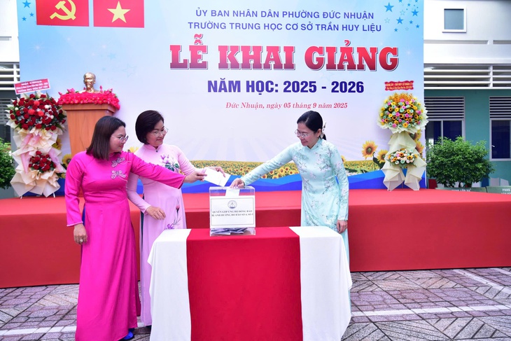 Sau lễ khai giảng 'không hoa', nhiều trường ở TP.HCM góp quỹ hỗ trợ đồng bào vùng lũ - Ảnh 3. LỄ KHAI GIẢNG - Ảnh 4.