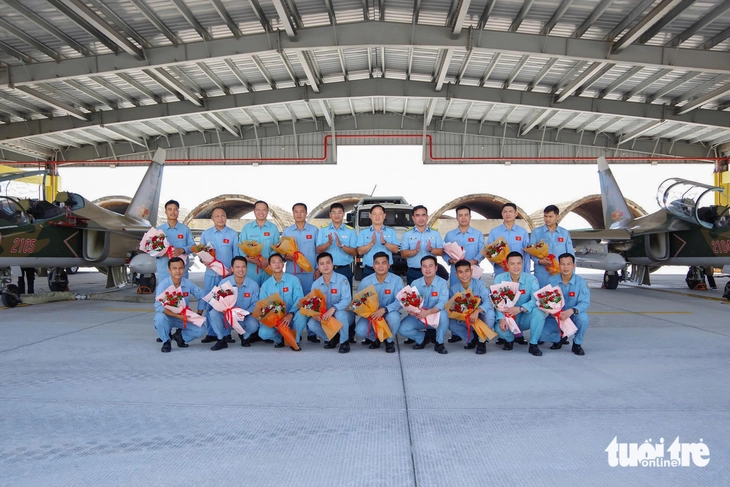 8 máy bay Yak-130 hoàn thành xuất sắc nhiệm vụ bay A80, đã về tới Tuy Hòa - Ảnh 4.