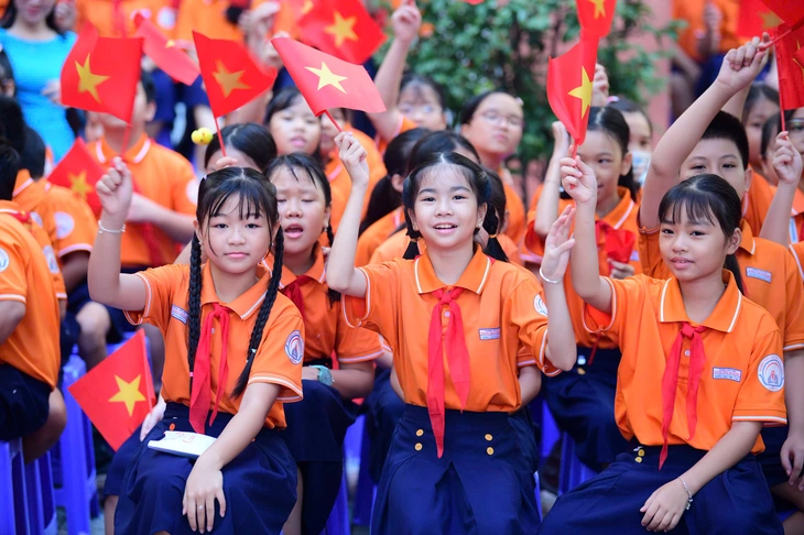 Chào mừng năm học mới 2025-2026: Dẫn dắt phát triển quốc gia bằng giáo dục - Ảnh 1. năm học mới - Ảnh 1.