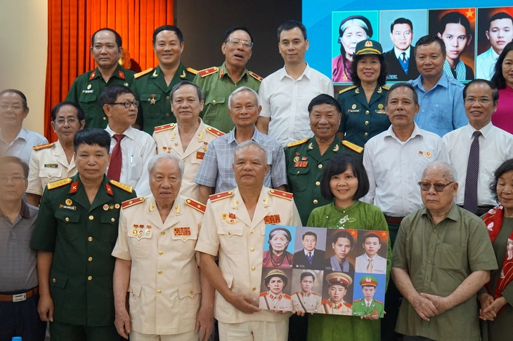 Gia đình có hai mẹ con đều là anh hùng, hai cha con đều là tướng công an - Ảnh 4. Gia đình có hai mẹ con đều là anh hùng, hai cha con đều là tướng công an - Ảnh 4.