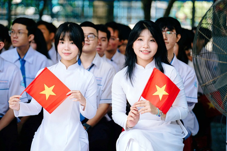 Bộ Nội vụ đề nghị mới: Các địa phương khẩn trương đề xuất phương án sắp xếp trường học, bệnh viện - Ảnh 1.