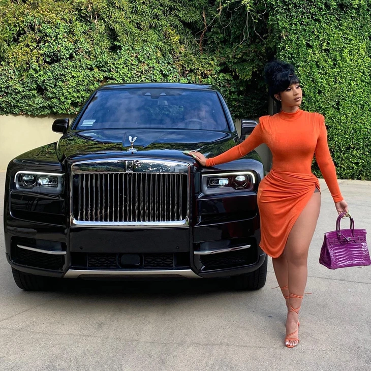 Cardi B: Từ làm vũ công thoát y năm 16 tuổi đến rapper nổi loạn siêu giàu - Ảnh 2.