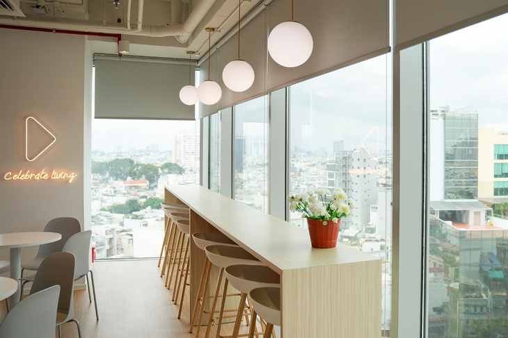 FWD Việt Nam nâng cao trải nghiệm khách hàng với văn phòng thế hệ mới - Ảnh 4.